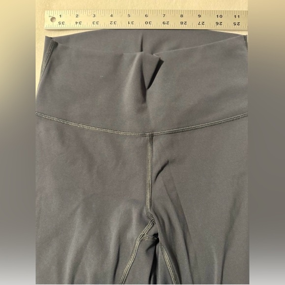Lululemon Athletica Women’s Gray Leggings Size 6-8 - Picture 2 of 6